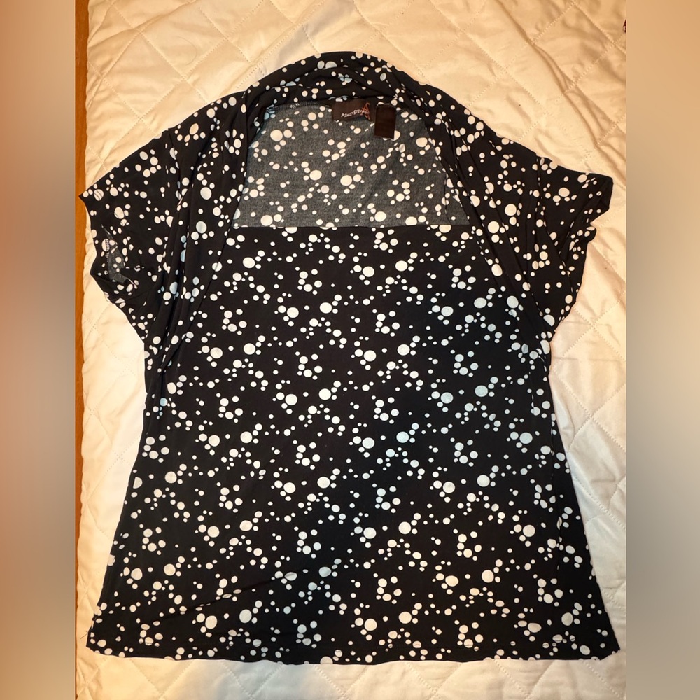 Black and White Cap Sleeve Fitted Blouse